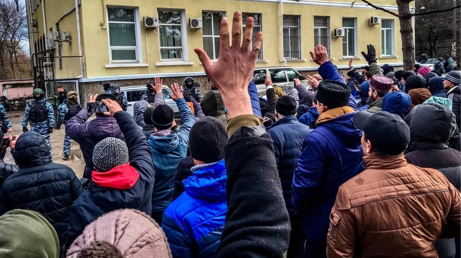 адвокати та учасники громадського руху «Кримська солідарність» під час правозахисної діяльності