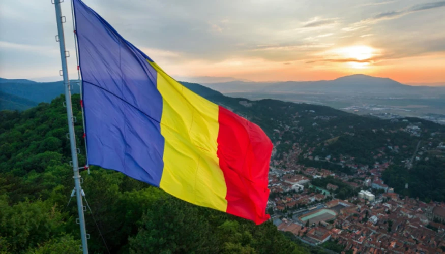 Будівля Міністерства закордонних справ Румунії у Бухаресті та уламки збитого безпілотника, передані МЗС