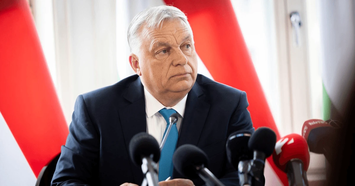 Парламент Угорщини з угорським прапором