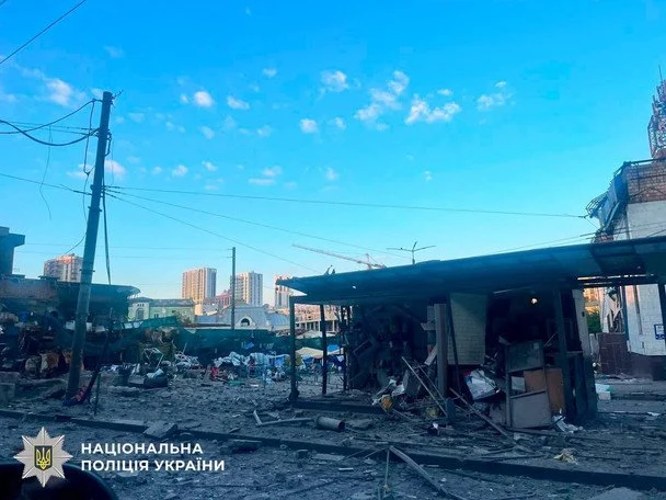 Наслідки одного з російських ракетних ударів по Києву в ніч на 19 липня 2026 року