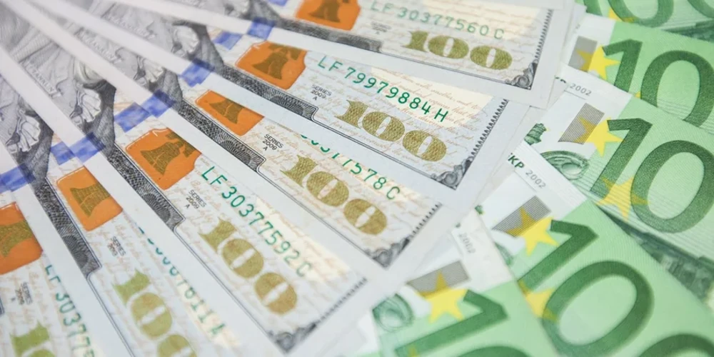 НБУ зафіксував курс долара 44,69 та євро 51,63 у рішенні на 6 серпня