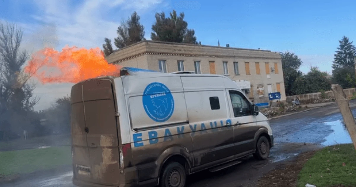 Броньований евакуаційний автомобіль «Проліски» після удару FPV-дрона