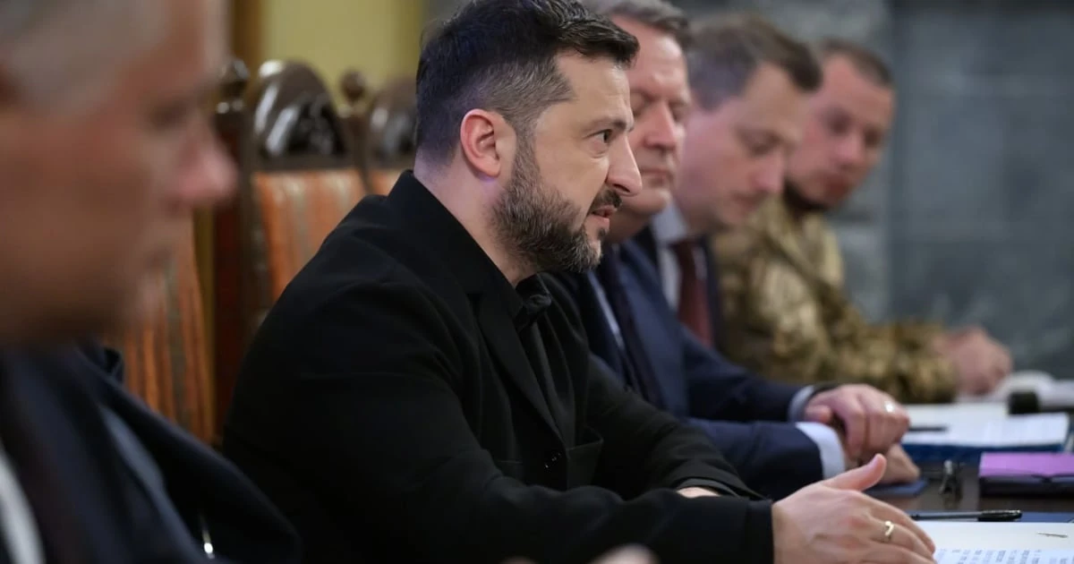 Пожежа на нафтопереробному заводі після удару безпілотника