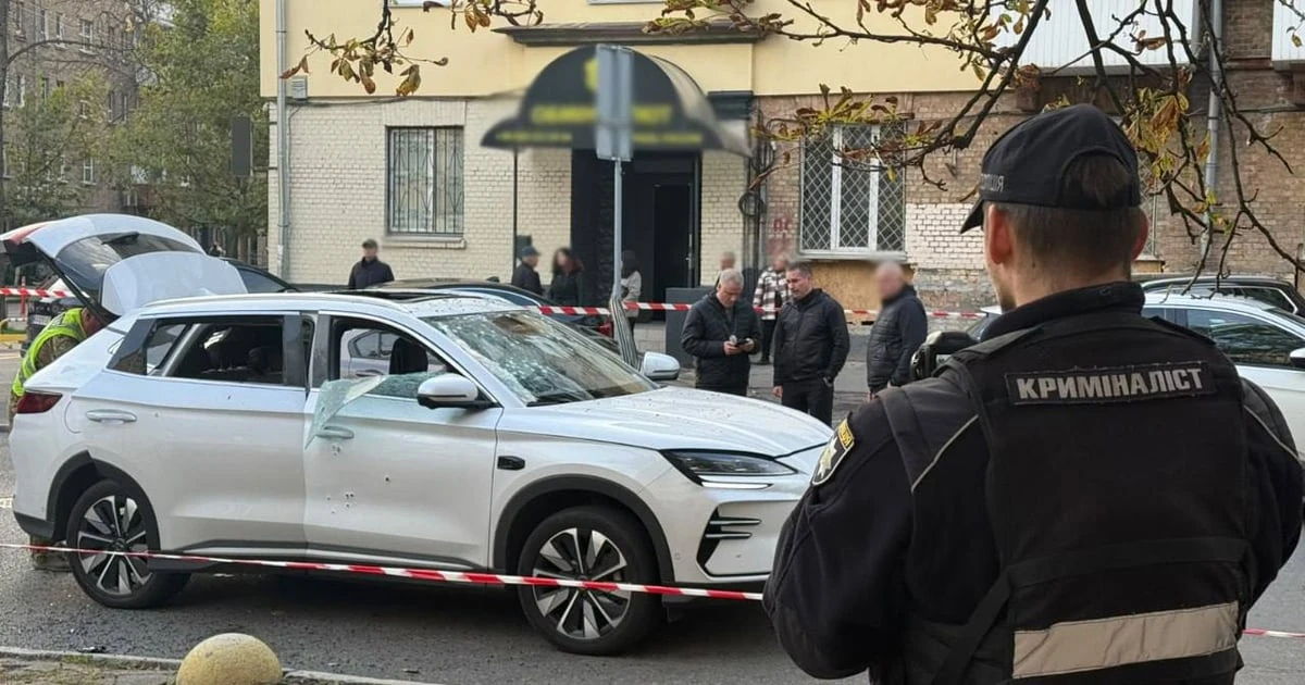 Вибух електромобіля в Києві: водій у лікарні, поліція з’ясовує обставини